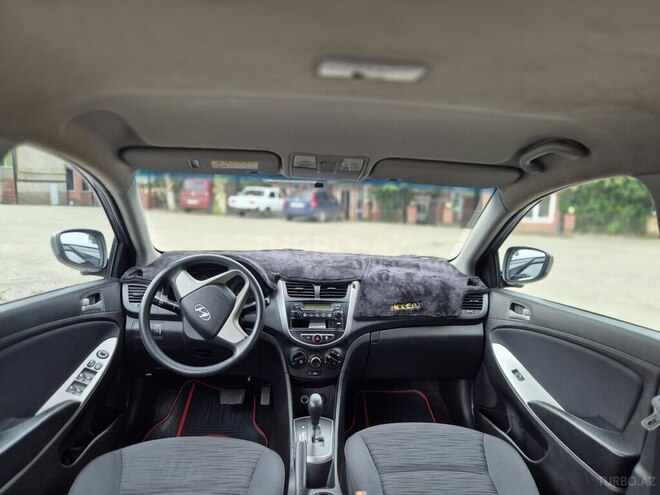 Hyundai Accent 2015, 280,000 km - 1.6 l - Astara