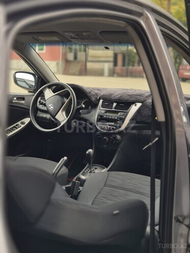 Hyundai Accent 2015, 280,000 km - 1.6 l - Astara