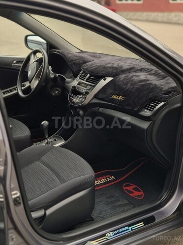 Hyundai Accent 2015, 280,000 km - 1.6 l - Astara