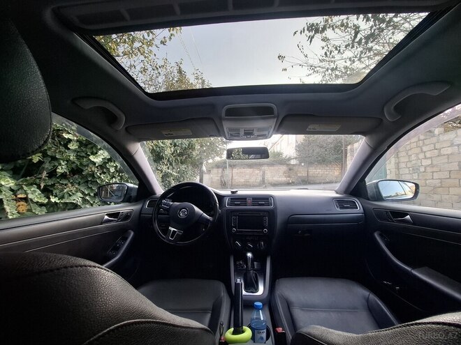 Volkswagen Jetta 2011, 302,557 km - 2.5 л - Qusar