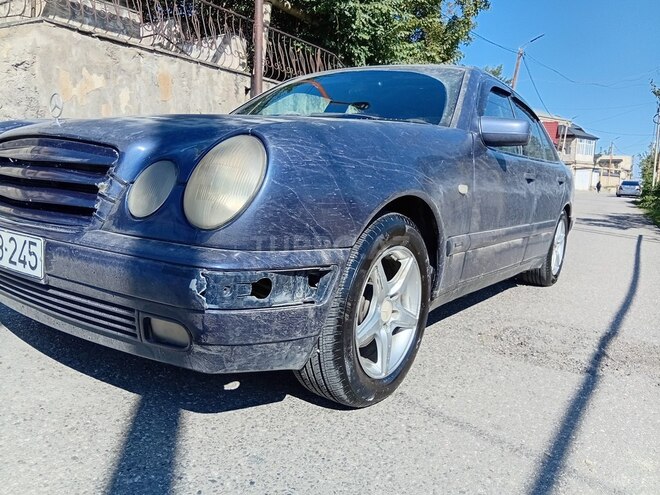 Mercedes E 230 1996, 300,000 km - 2.3 l - Qusar
