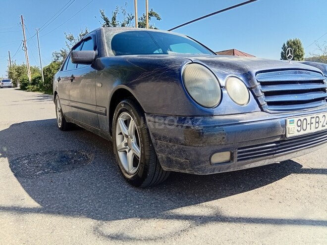 Mercedes E 230 1996, 300,000 km - 2.3 l - Qusar
