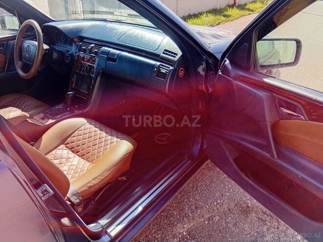 Mercedes E 230 1996, 300,000 km - 2.3 l - Qusar