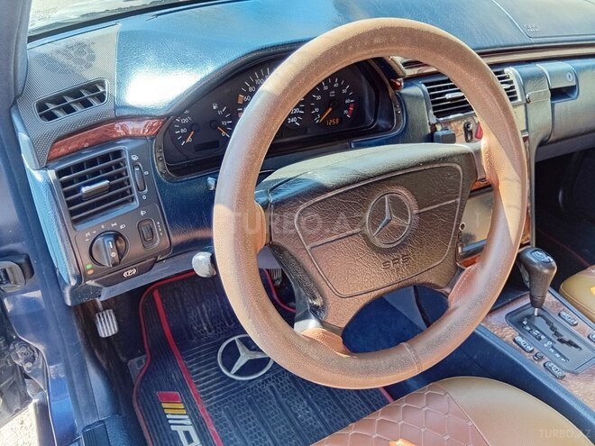 Mercedes E 230 1996, 300,000 km - 2.3 l - Qusar