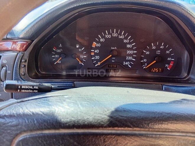 Mercedes E 230 1996, 300,000 km - 2.3 l - Qusar
