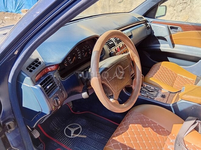 Mercedes E 230 1996, 300,000 km - 2.3 l - Qusar