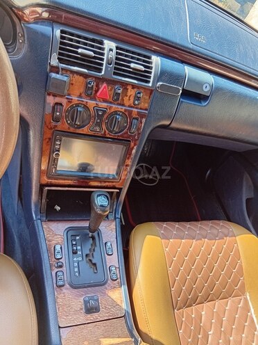 Mercedes E 230 1996, 300,000 km - 2.3 l - Qusar