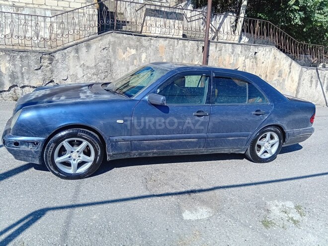 Mercedes E 230 1996, 300,000 km - 2.3 l - Qusar