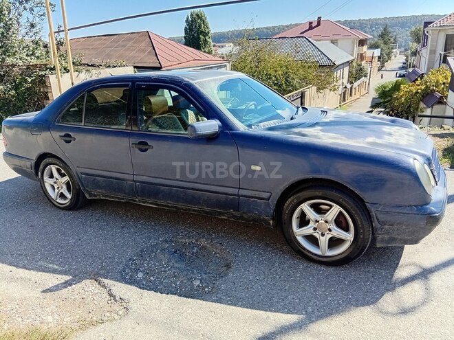 Mercedes E 230 1996, 300,000 km - 2.3 l - Qusar
