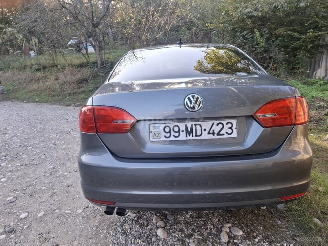 Volkswagen Jetta 2011, 302,557 km - 2.5 л - Qusar