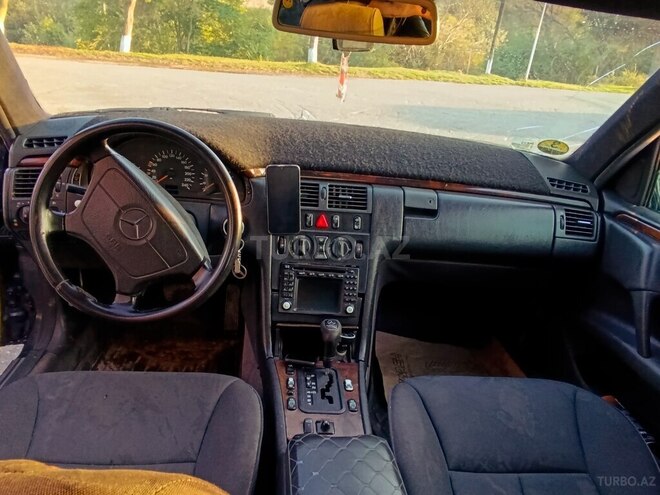Mercedes E 230 1997, 419,000 km - 2.3 л - Quba