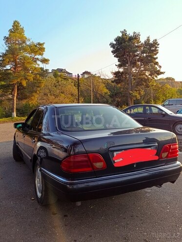 Mercedes E 230 1997, 419,000 km - 2.3 л - Quba