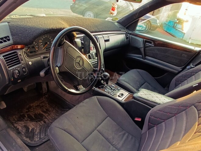 Mercedes E 230 1997, 419,000 km - 2.3 л - Quba