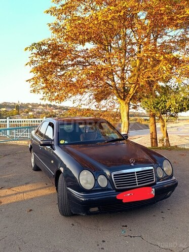 Mercedes E 230 1997, 419,000 km - 2.3 л - Quba