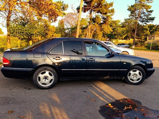 Mercedes E 230 1997, 419,000 km - 2.3 л - Quba