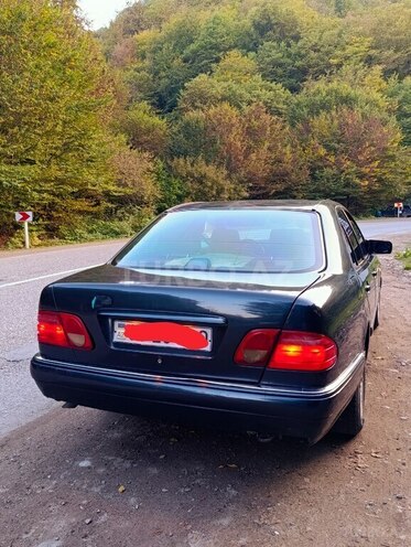 Mercedes E 230 1997, 419,000 km - 2.3 л - Quba