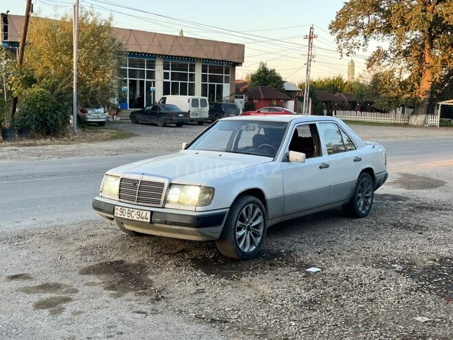 Mercedes  1992, 214,200 km - 2.0 l - Xudat