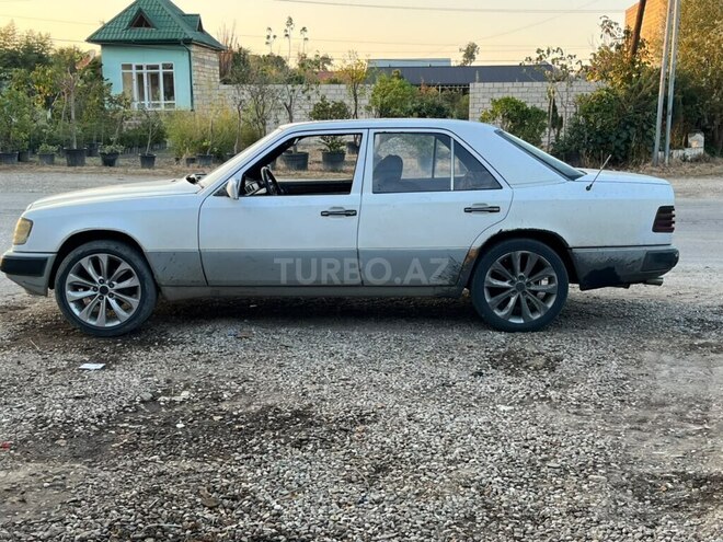 Mercedes  1992, 214,200 km - 2.0 l - Xudat