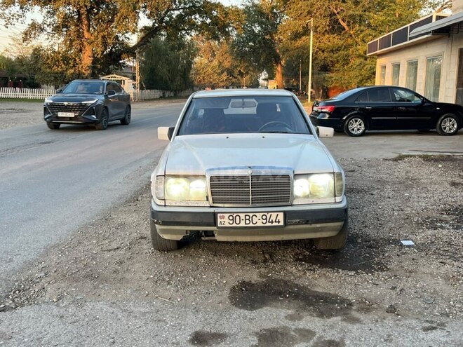 Mercedes  1992, 214,200 km - 2.0 l - Xudat