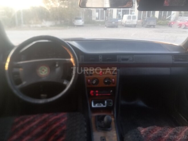 Mercedes  1992, 214,200 km - 2.0 l - Xudat