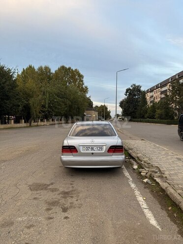 Mercedes E 320 2000, 138,616 km - 3.2 l - Masallı