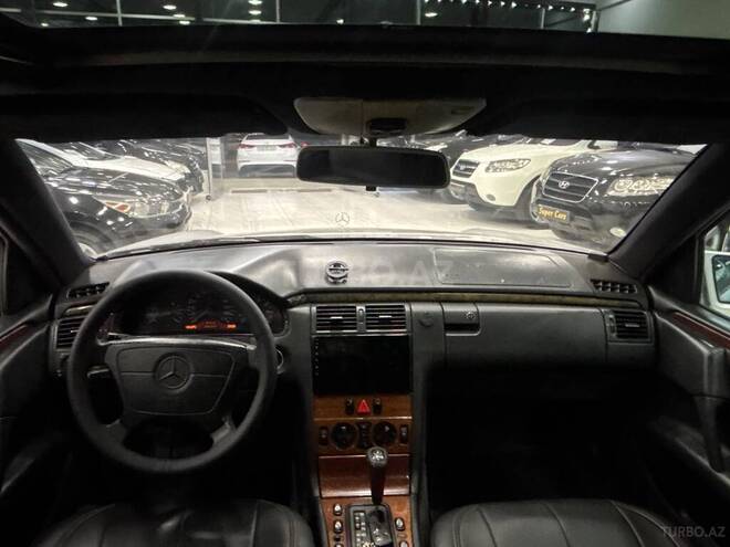 Mercedes E 240 1998, 290,000 km - 2.4 л - Sumqayıt