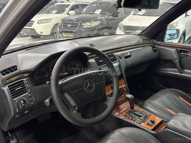 Mercedes E 240 1998, 290,000 km - 2.4 л - Sumqayıt