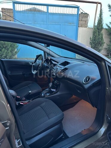 Ford Fiesta 2013, 140,000 km - 1.6 л - Bakı