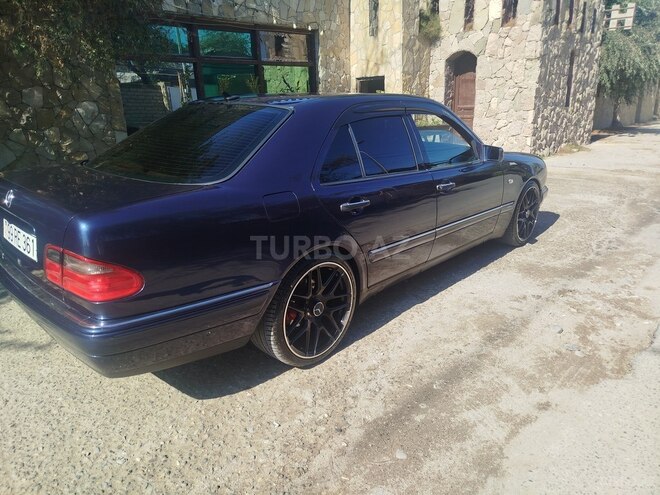 Mercedes E 240 1999, 284,854 km - 2.4 l - Bakı