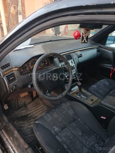 Mercedes E 320 1996, 250,000 km - 3.2 л - Bakı