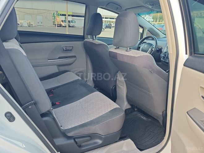 Toyota Prius V 2015, 231,746 km - 1.8 l - Bakı