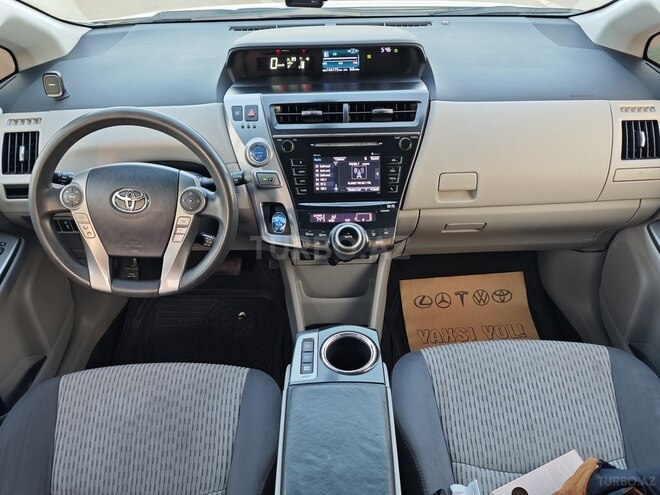 Toyota Prius V 2015, 231,746 km - 1.8 l - Bakı