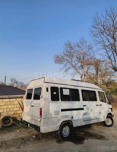 Mercedes 208 D 1992, 220,000 km - 2.3 l - Quba