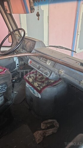 Mercedes 208 D 1994, 250,000 km - 2.5 l - Biləsuvar