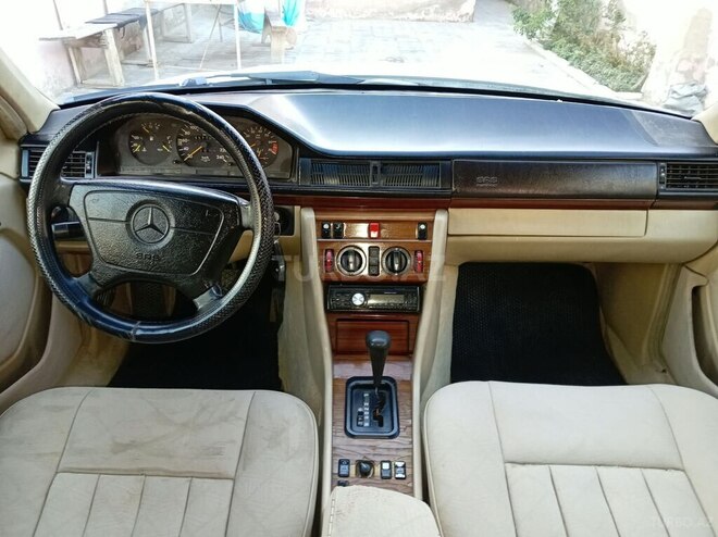Mercedes E 220 1995, 355,650 km - 2.2 л - Sumqayıt