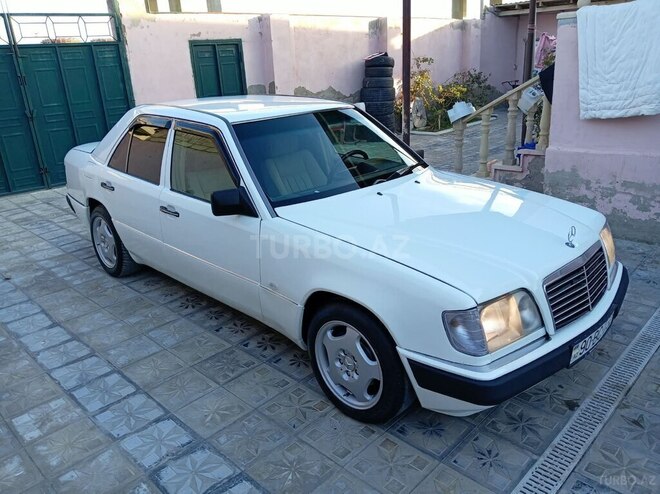 Mercedes E 220 1995, 355,650 km - 2.2 л - Sumqayıt