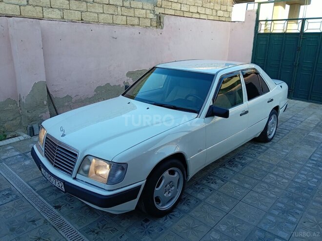 Mercedes E 220 1995, 355,650 km - 2.2 л - Sumqayıt