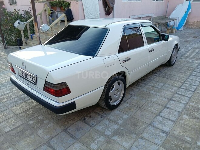 Mercedes E 220 1995, 355,650 km - 2.2 л - Sumqayıt