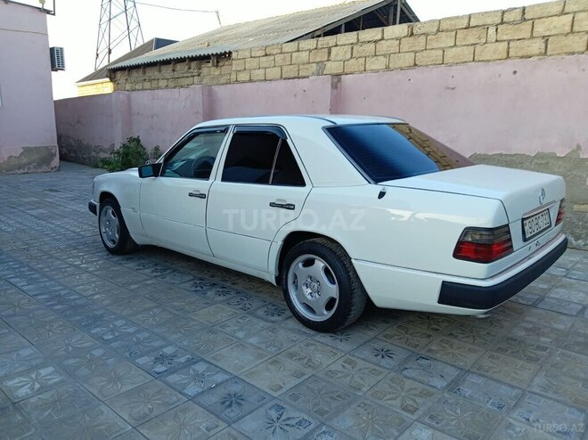 Mercedes E 220 1995, 355,650 km - 2.2 л - Sumqayıt
