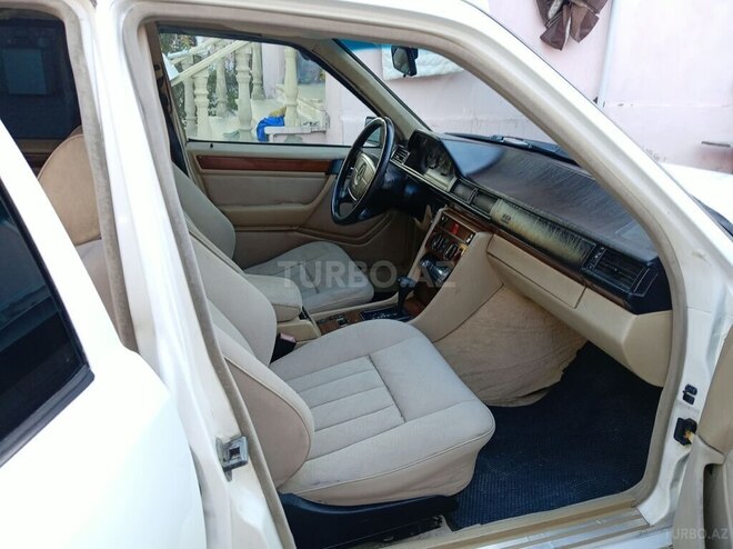 Mercedes E 220 1995, 355,650 km - 2.2 л - Sumqayıt