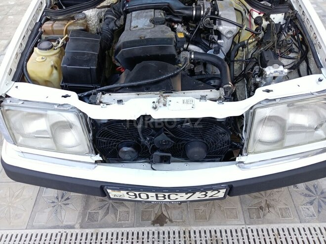 Mercedes E 220 1995, 355,650 km - 2.2 л - Sumqayıt