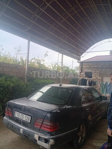 Mercedes E 280 1996, 530,000 km - 2.8 l - Şirvan