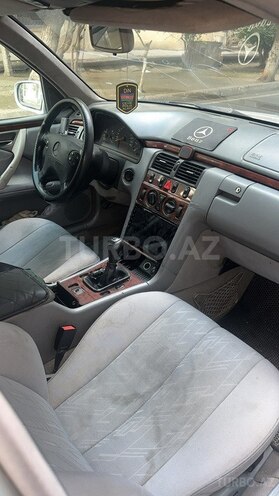 Mercedes E 220 2000, 999,999 km - 2.2 l - Bakı