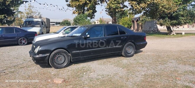 Mercedes E 220 2000, 449,673 km - 2.2 l - Qazax