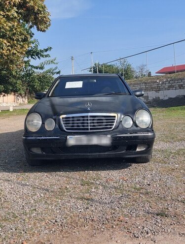 Mercedes E 220 2000, 449,673 km - 2.2 l - Qazax
