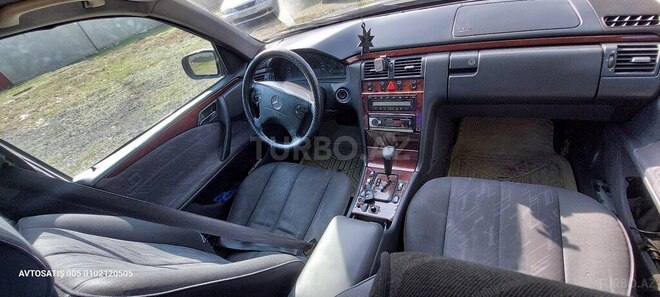 Mercedes E 220 2000, 449,673 km - 2.2 l - Qazax