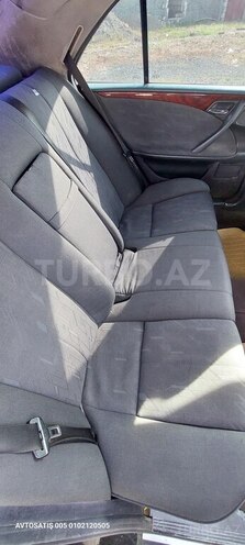Mercedes E 220 2000, 449,673 km - 2.2 l - Qazax