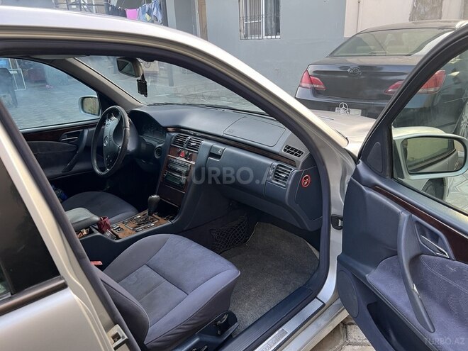 Mercedes E 240 2000, 385,215 km - 2.6 l - Bakı