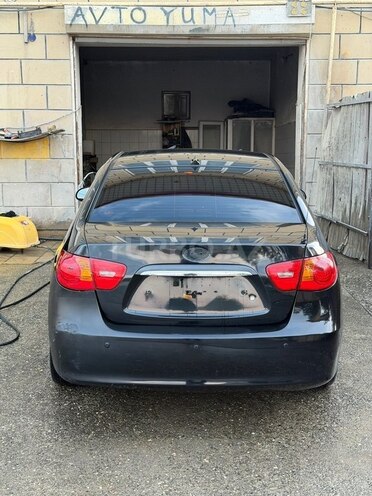Hyundai Avante 2007, 290,000 km - 1.6 l - Quba