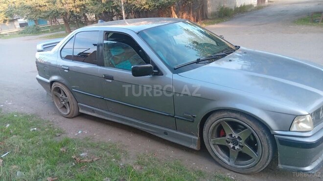 BMW 320 1994, 111,000 km - 2.0 l - Qazax
